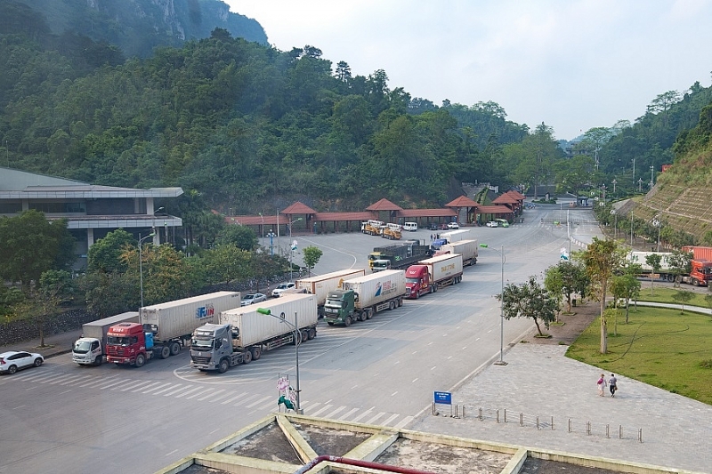 Lưu thông hàng hóa tại cửa khẩu quốc tế Hữu nghị, tỉnh Lạng Sơn