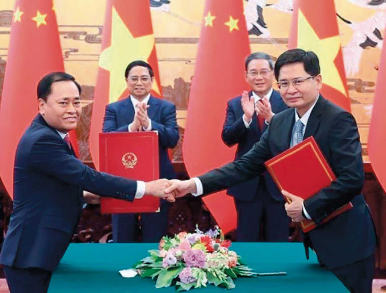 Chủ tịch UBND tỉnh Lạng Sơn Hồ Tiến Thiệu và Chủ tịch Khu tự trị dân tộc Choang Quảng Tây, Trung Quốc ký kết Thỏa thuận khung về cùng thúc đẩy xây dựng cửa khẩu