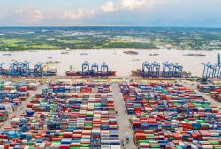 Nhu cầu thế giới sụt giảm, xuất khẩu của Việt Nam gặp khó