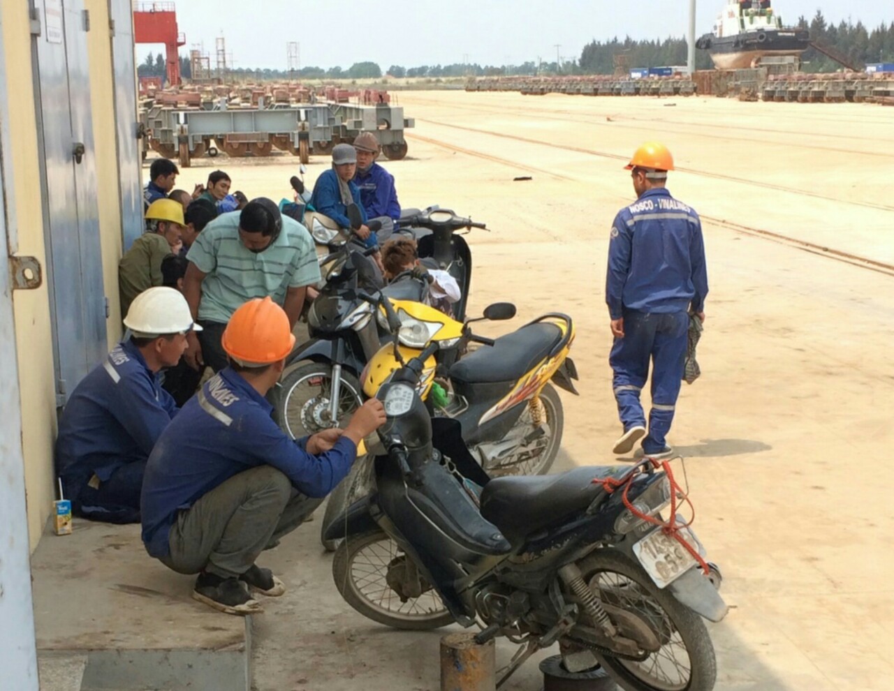 Quảng Ninh: Hàng trăm công nhân kêu cứu vì bị nợ lương liên tục