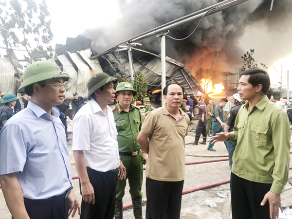 Lãnh đạo tỉnh Quảng Ninh đã kịp thời có mặt chỉ đạo khống chế đám cháy