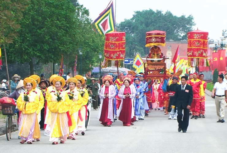 Lễ hội kỷ niệm chiến thắng Bạch Đằng (1288- 2017). Nét văn hóa đặc sắc luôn thu hút đông đảo nhân dân và du khách đến tham dự. Ảnh QNP