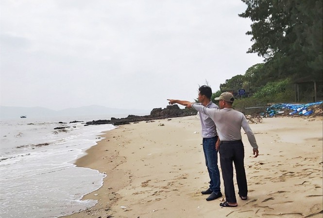Người dân cho biết, vùng biển Bình Ngọc là khu vực giáp ranh biên giới Việt - Trung có vai trò đặc biệt trong việc đảm bảo an ninh quốc gia. Ảnh Tiền Phong