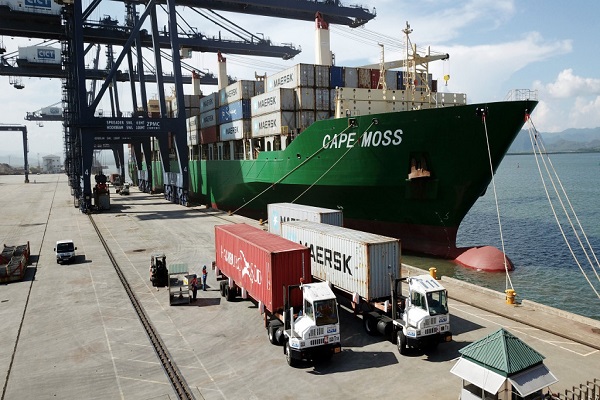 2 tàu hàng container quốc tế cập cảng Cái Lân trong tháng 9 vừa qua là tín hiệu tích cực cho cảng biển trong thời gian tới. Ảnh Báo QN
