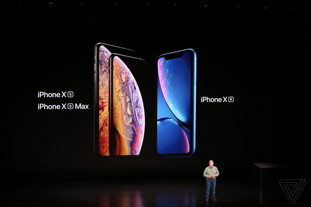 CEO của Apple, Tim Cook hào hứng giới thiệu các dòng iPhone của năm 2018
