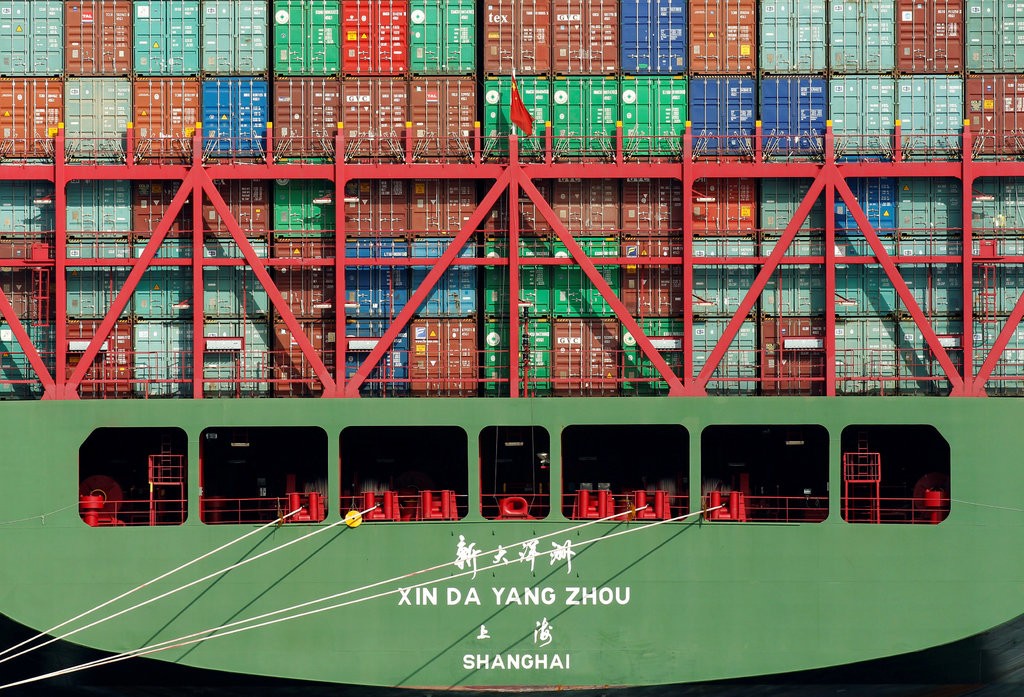 Container hàng hóa từ Trung Quốc cập cảng Los Angeles, Mỹ, vào năm 2010. (Ảnh: Reuters)