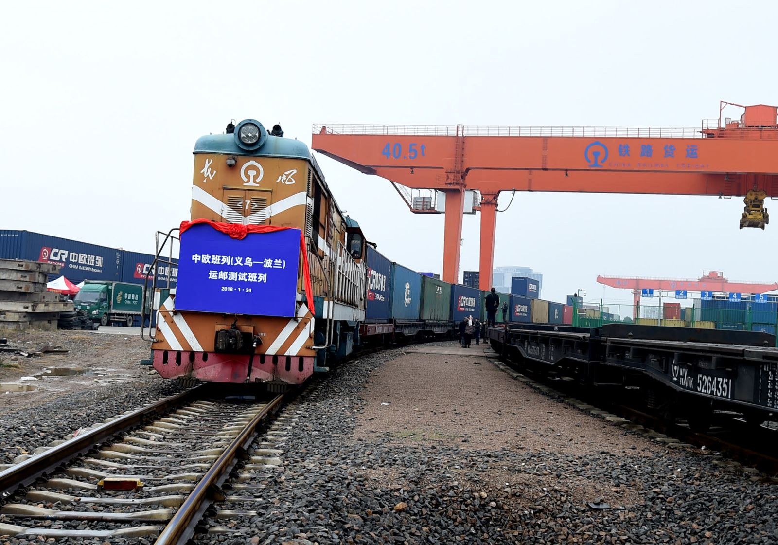 BRI đang tiến hành: Một chuyến tàu chở hàng đi đến Malaszewicze, Ba Lan rời cảng đường sắt tại tỉnh Chiết Giang, Trung Quốc.