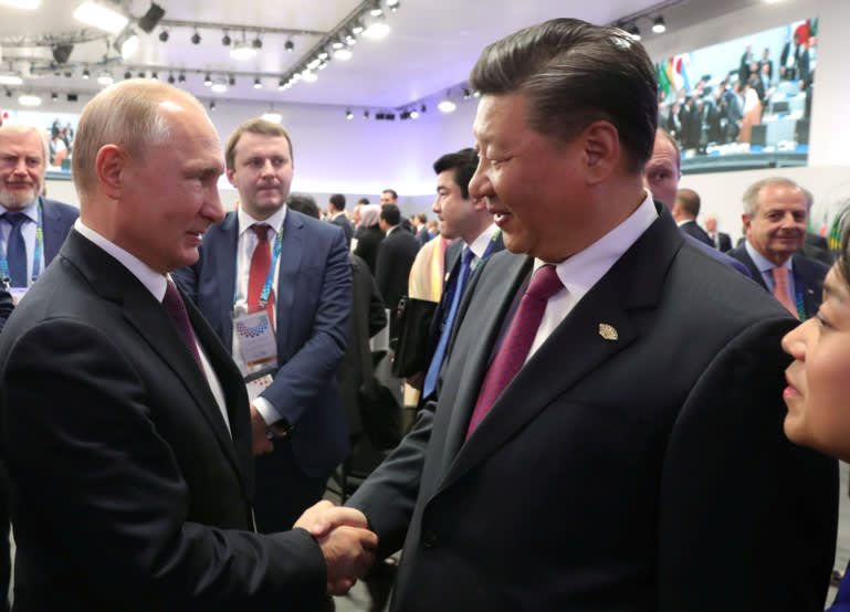 Tổng thống Nga Vladimir Putin và Chủ tịch Trung Quốc Tập Cận Bình gặp nhau bên lề hội nghị thượng đỉnh các nhà lãnh đạo G20 tại Buenos Aires vào tháng 12.