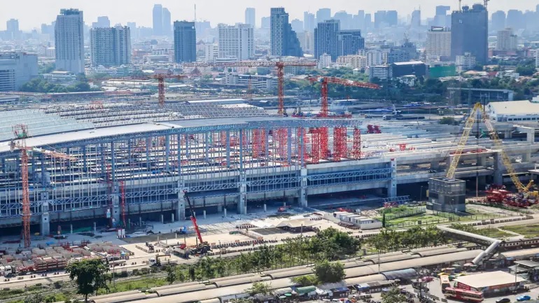 Nhà ga trung tâm Bang Sue đang được xây dựng tại Bangkok dự kiến sẽ bắt đầu hoạt động vào tháng 1 năm 2021