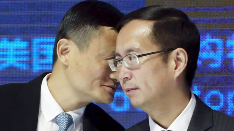 Jack Ma (trái), và Giám đốc điều hành của Alibaba Daniel Zhang vào năm 2015. Người sáng lập của Alibaba chính thức trao lại chức danh chủ tịch của mình cho Zhang vào ngày 10/9