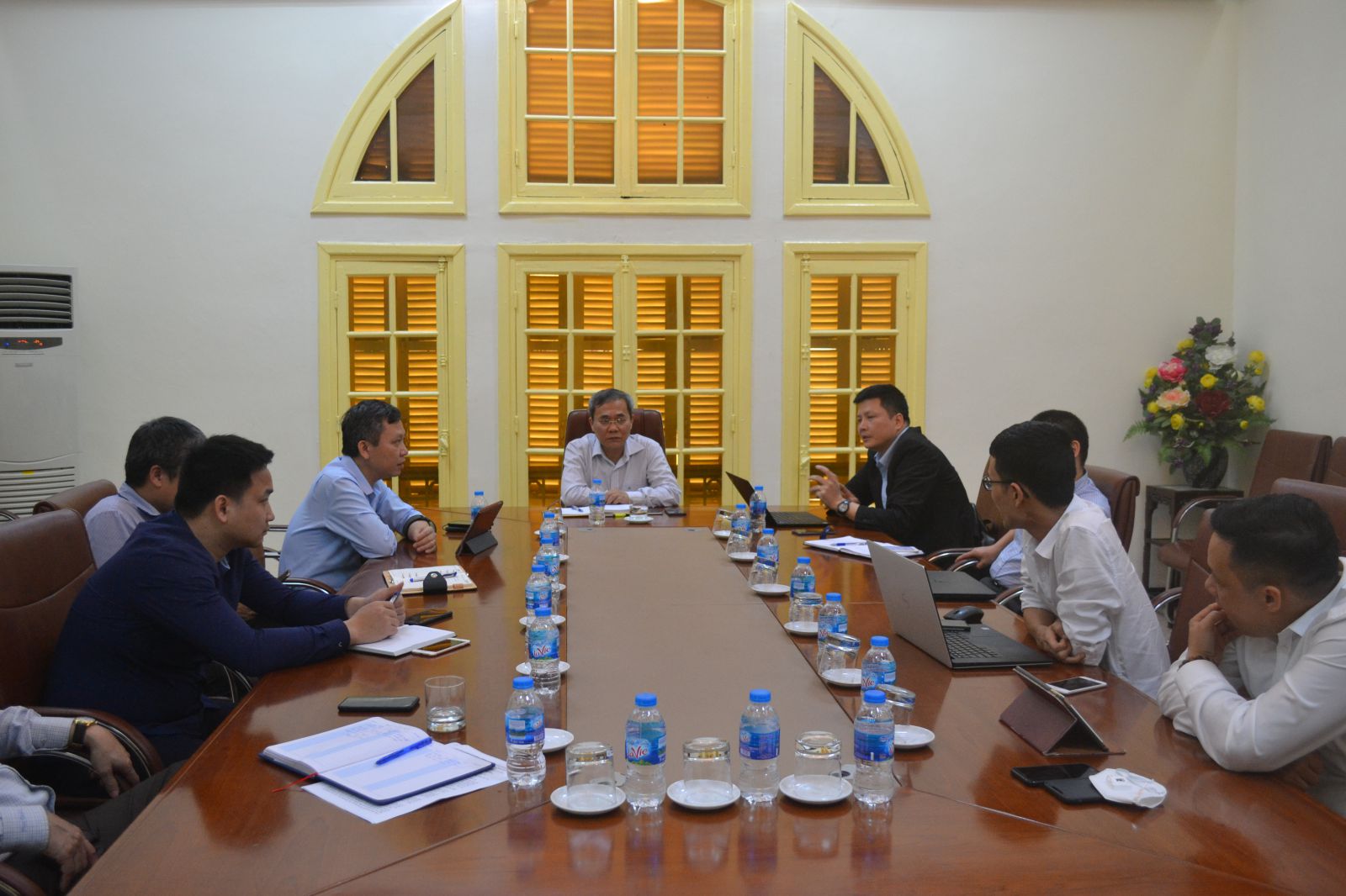 Phó Tổng Giám đốc BHXH Việt Nam Phạm Lương Sơn chủ trì buổi họp nhằm công tác khai báo y tế của người dân được diễn ra thuận tiện, đảm bảo chính xác, hiệu quả