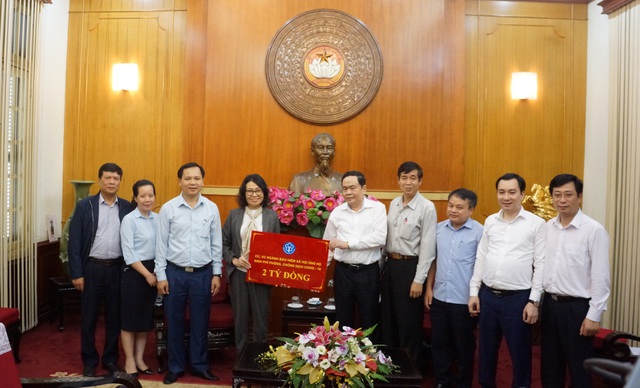 Bảo hiểm xã hội Việt Nam tài trợ 2 tỷ đồng hỗ trợ phòng chống dịch COVID-19