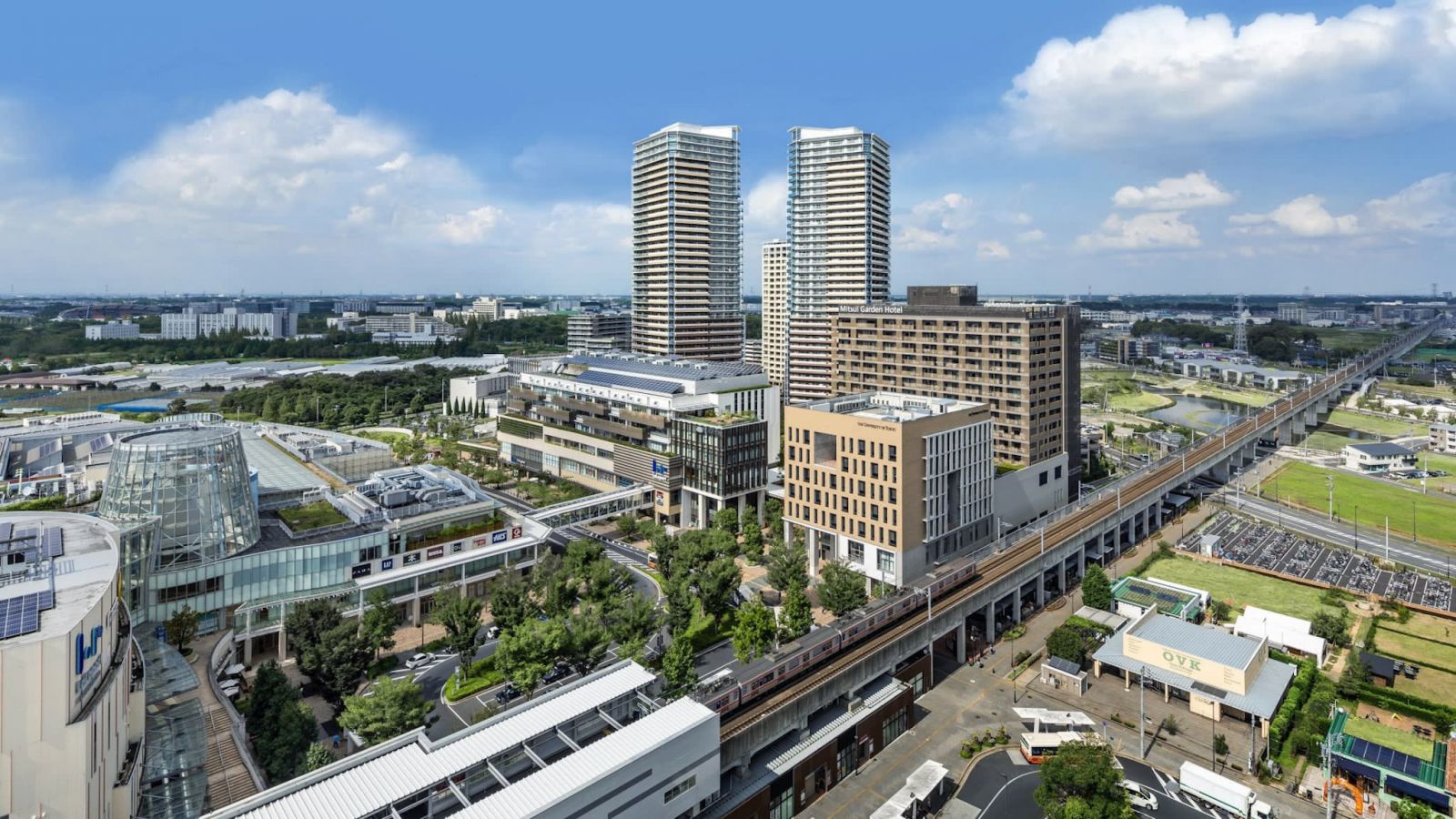 Dự án này gần Tokyo, được gọi là Thành phố thông minh Kashiwa-no-ha, được điều hành bởi một tập đoàn công tư bao gồm nhà phát triển bất động sản Mitsui Fudosan.