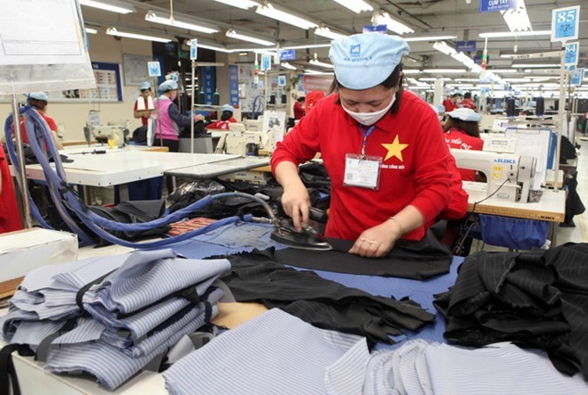 Các nhà bán lẻ thời trang đã tìm nguồn cung ứng đa dạng từ Trung Quốc, nhưng đơn hàng gia công của họ phần lớn đã được các nước châu Á khác thực hiện - chủ yếu là Bangladesh, Việt Nam và một số quốc gia khác trong ASEAN.