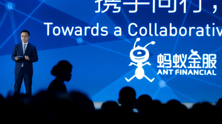 Giám đốc điều hành lúc đó của Ant là Eric Jing phát biểu tại Hội nghị thế giới lần thứ năm về Internet, tỉnh Chiết Giang của Trung Quốc, vào năm 2018. Công ty đang đặt mục tiêu huy động 30 tỷ USD trong đợt phát hành cổ phiếu lần đầu ra công chúng.