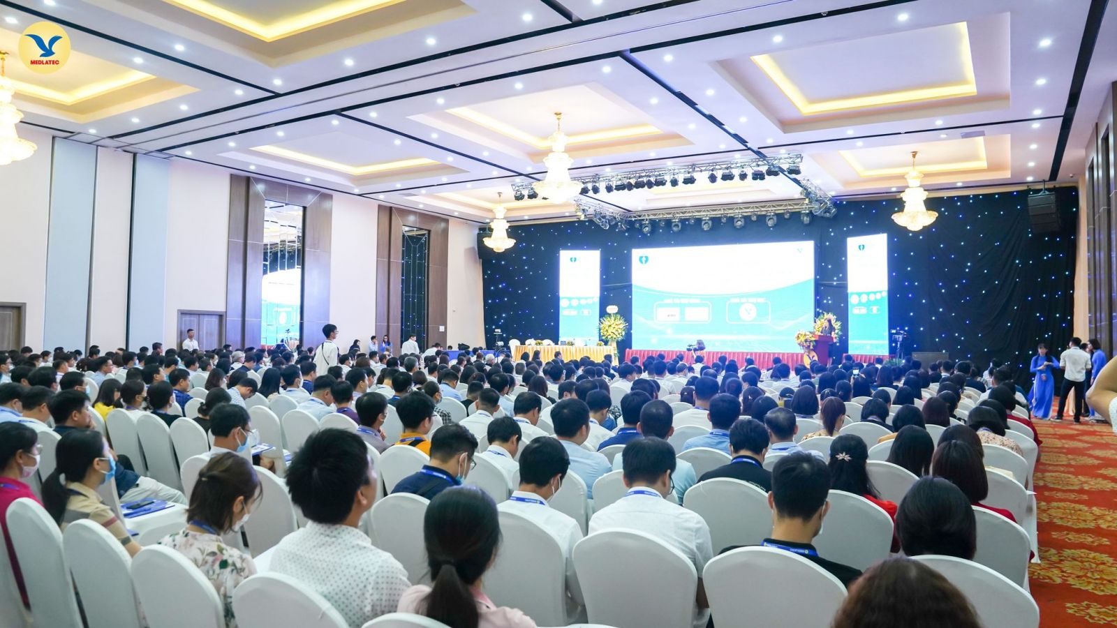 Hội nghị có sự tham gia của 700 bác sĩ đến từ 5 tỉnh Hà Nam, Thái Bình, Nam Đinh, Ninh Bình, Thanh Hóa và hàng trăm bác sĩ theo dõi online