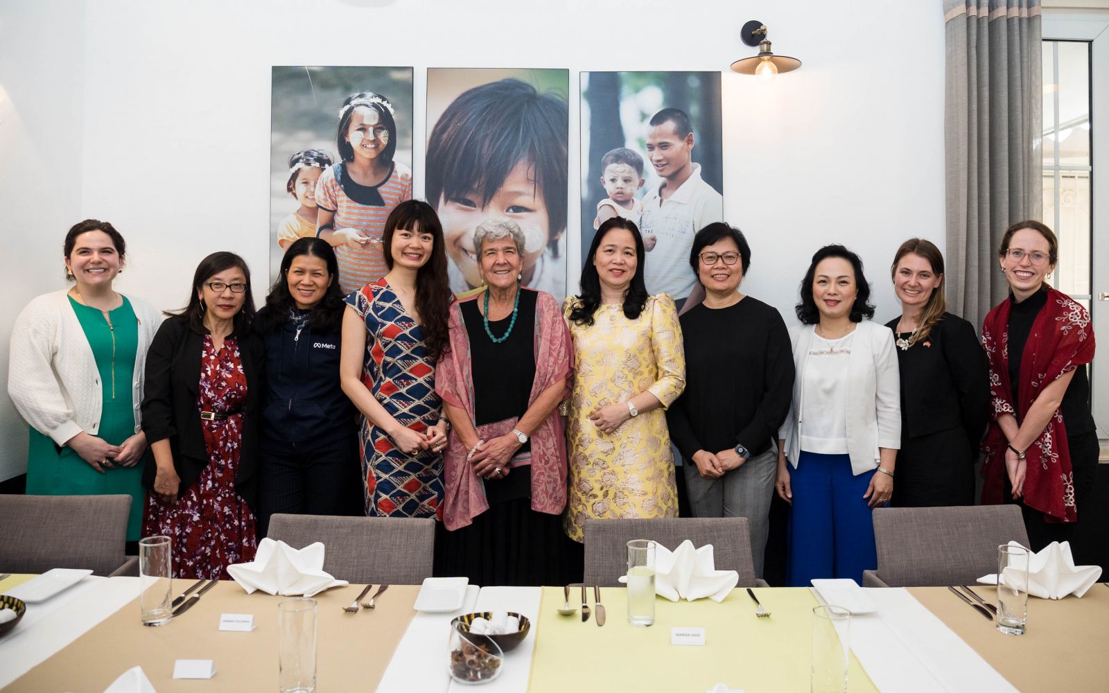 Trong khuôn khổ chuyến thăm, bà Lago đã có buổi làm việc với các lãnh đạo nữ hàng đầu trong lĩnh vực công nghệ của Việt Nam để thúc đẩy chương trình cố vấn SelectUSA Select Global Women in Tech cũng như thảo luận về những cách thức tốt nhất mà Hoa Kỳ và Việt Nam có thể thúc đẩy sự tham gia và lãnh đạo của phụ nữ trong công nghệ, thương mại và kinh doanh