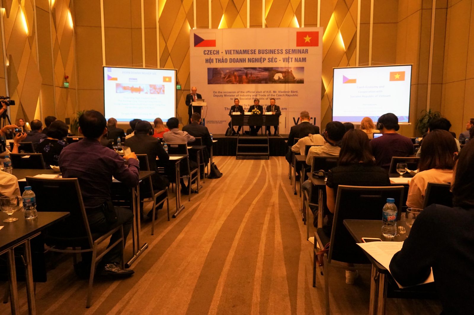 Hội thảo Doanh nghiệp Czech – Việt do VCCI Đà Nẵng phối hợp Đại sứ quán Cộng Hòa Czech tổ chức với sự tham dự của Thứ Trưởng Bộ Công Thương nước Cộng Hòa Czech cùng các doanh nghiệp đại diện hai bên