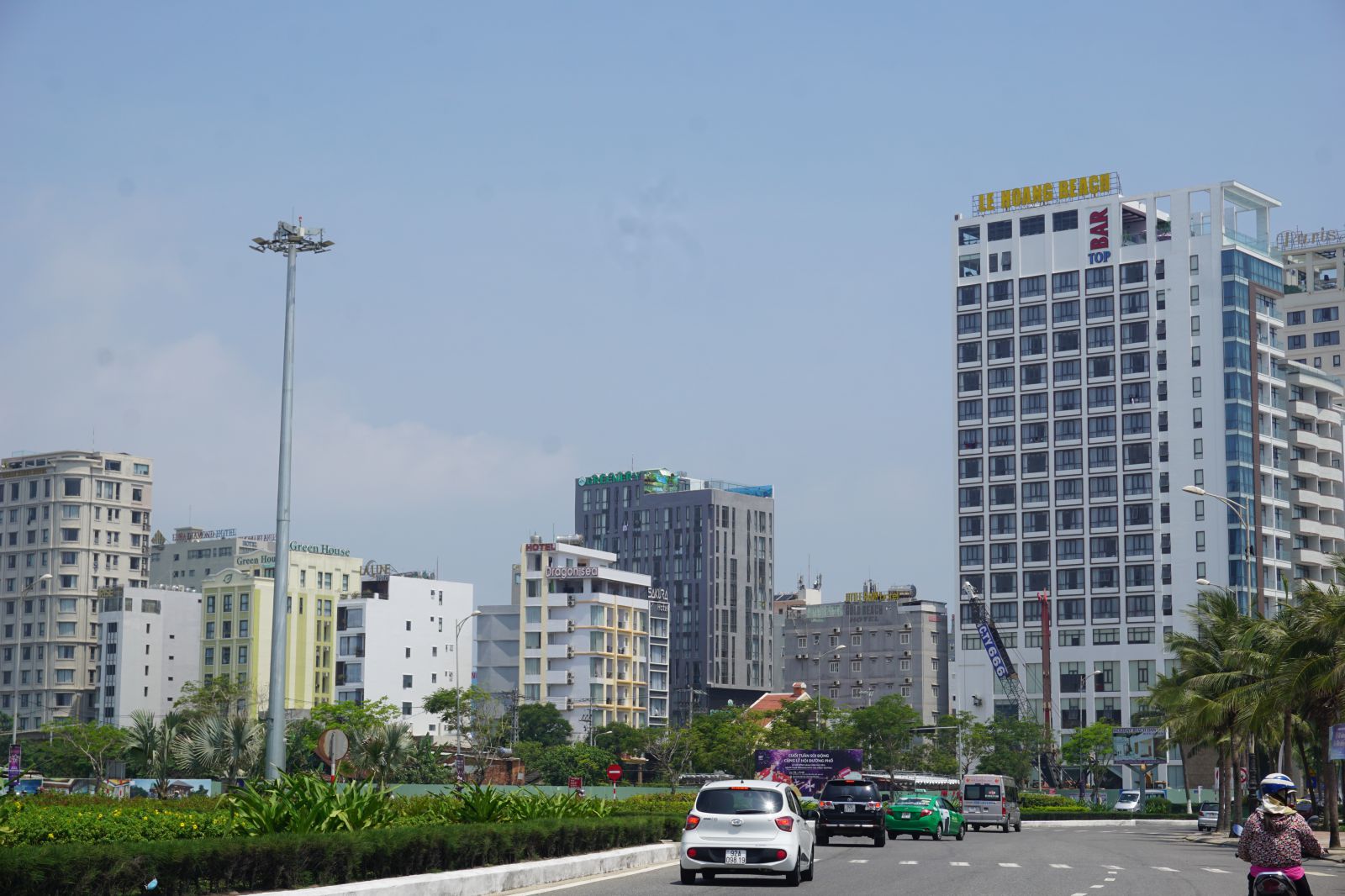 Những năm gần đây, việc xây dựng khách sạn, cơ sở lưu trú du lịch tại Đà Nẵng phát triển với tốc độ phi mã