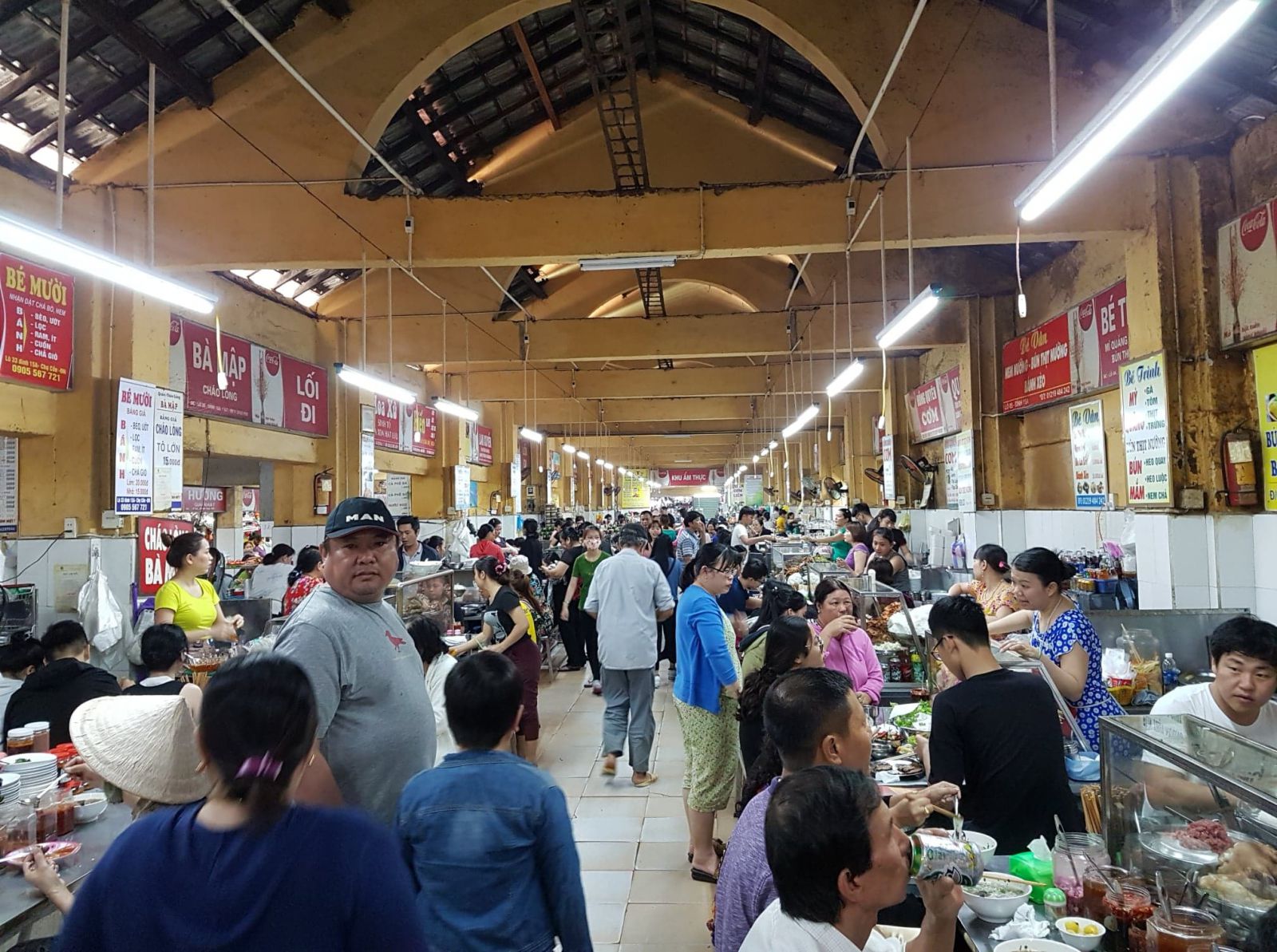 Gian ẩm thực tại chợ Cồn, Đà Nẵng