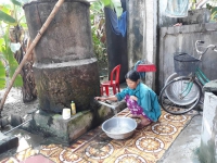 Hà Tĩnh: Đạt chuẩn NTM, người dân vẫn mua từng can nước sạch về dùng