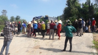 Hà Tĩnh: Dân bức xúc tiếp tục vây xe chở rác nhiều ngày