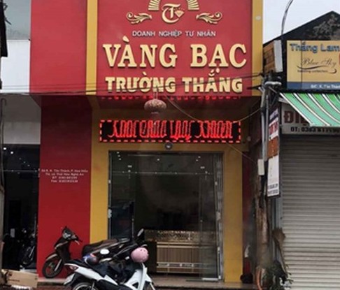 Mua bán ngoại tệ, vàng miếng trái phép nên tiệm vàng này đã bị UBND tỉnh Nghệ An ra quyết định xử phạt hành chính