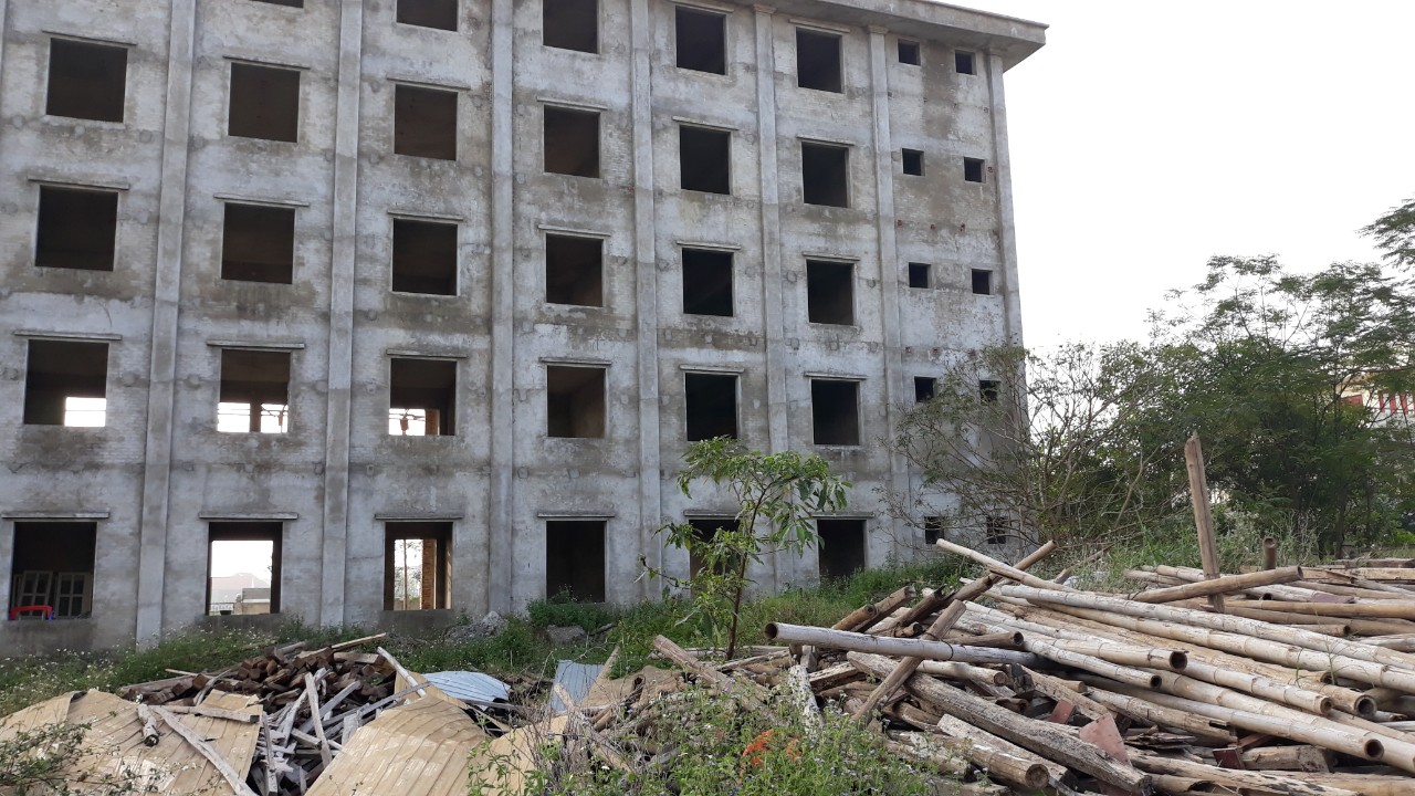 Nhiều hạng mục công trình xây dựng cơ sở 2 trường CĐVHNT Nghệ An rơi vào cảnh 