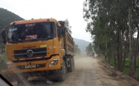 Vụ người dân tập kết đất, đá chặn xe quá tải ở Nghệ An: Cơ quan chức năng nói gì?