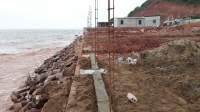 Nghệ An: Ngang nhiên xả thải, xây lấn công trình trái phép ra biển