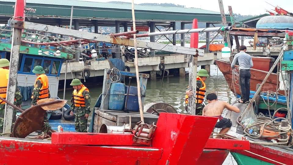 Lãnh đạo các tỉnh Nghệ An, Hà Tĩnh đã có nhiều công điện hỏa tốc gửi đơn vị, địa phương trực thuộc hướng dẫn người dân đến nơi an toàn, kêu gọi tàu thuyền vào neo đậu