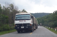 Xe tải trọng biển kiểm soát Lào “đại náo” đường Việt: Cục Quản lý đường bộ II loay hoay xử lý