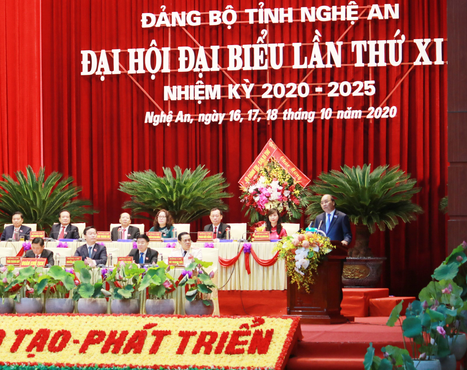 Thủ tướng Chính phủ Nguyễn Xuân Phúc mong muốn Nghệ An phải có khát vọng tạo nên một 