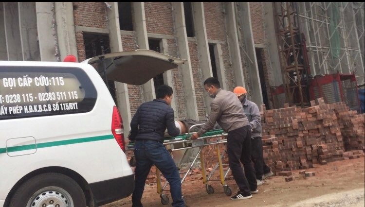 Hiện trường vụ tai nạn khiến nhiều người thương vong khi nhóm công nhân đang thi công xây dựng trụ sở mới Sở Tài chính Nghệ An