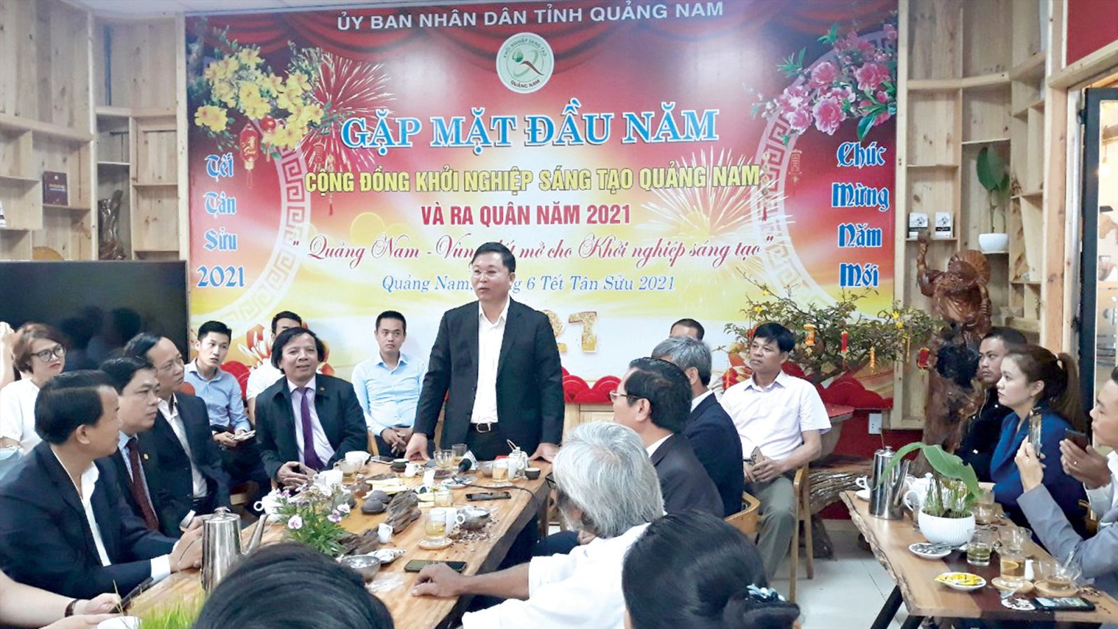 Chủ tịch UBND tỉnh Quảng Nam Lê Trí Thanh sáng hôm nay (18/2) đã mời các doanh nghiệp du lịch tại Đà Nẵng, Quảng Nam uống cà phê sáng đầu năm
