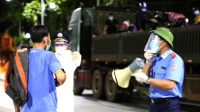 Thanh tra giao thông Nghệ An xuyên đêm đón công dân từ miền Nam trở về