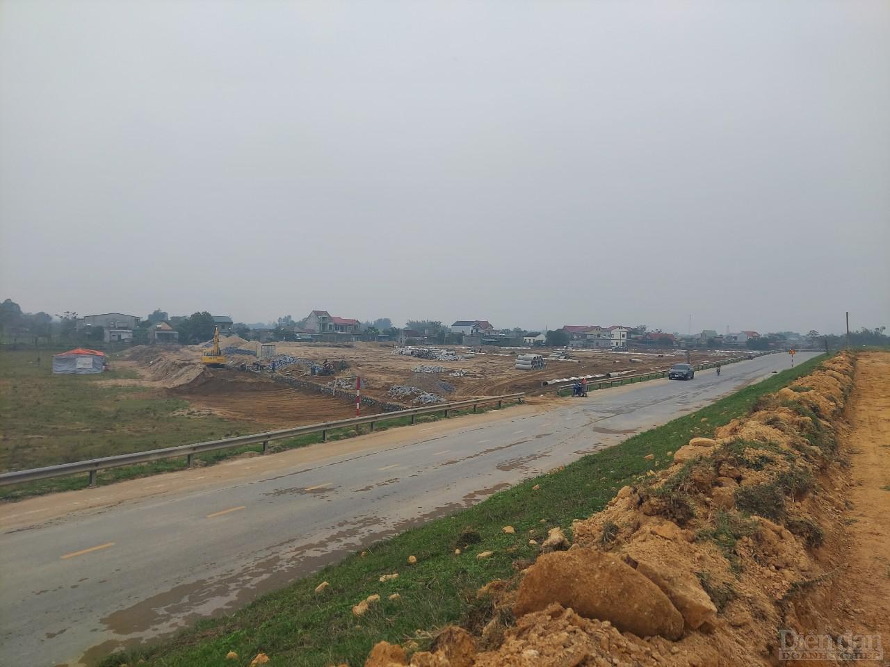 Thực tế khu đất mà các sales giới thiệu lại của dự án Khu đô thị NIDCO Thịnh Lợi đang trong giai đoạn san lấp mặt bằng, xây dựng hạ tầng