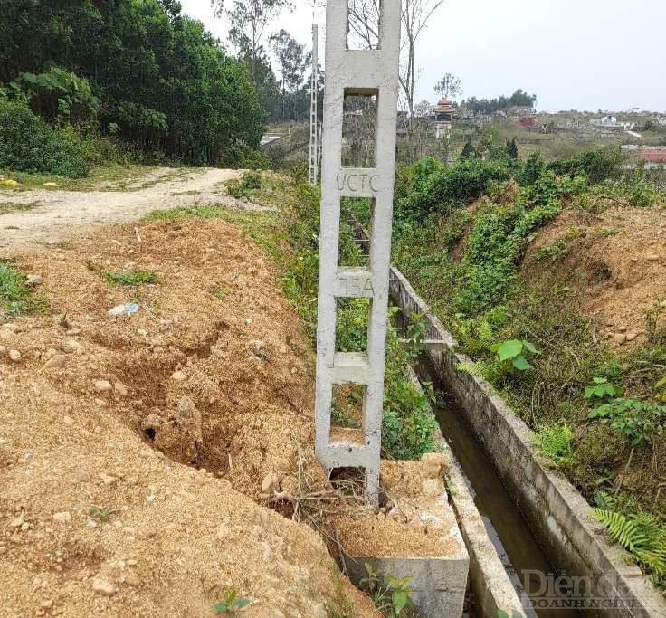 Bên cạnh đó, khi thi công dự án lò đốt rác tại xã Phúc Sơn, huyện Anh Sơn đã xảy ra vi phạm hành lang bảo vệ công trình thuỷ lợi nội đồng của địa phương này