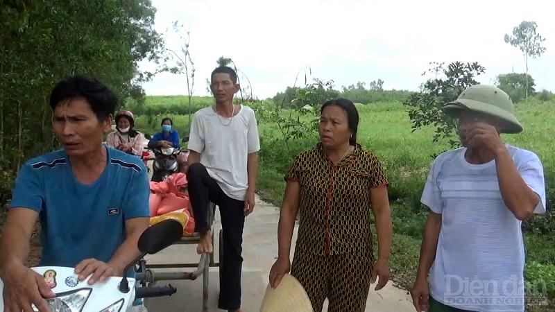 Nhiều người dân ở xóm 4, xã Quỳnh Tân, huyện Quỳnh Lưu bức xúc vì nhiều diện tích đất của họ bị quy hoạch vào đất rừng phòng hộ