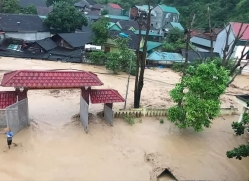 Lũ quét đổ về, huyện biên giới ở Nghệ An bị thiệt hại nặng nề