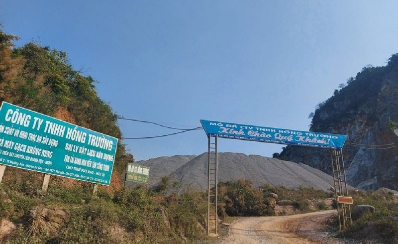 Mỏ đá của Công ty TNHH Hồng Trường đang trở thành nỗi khiếp sợ của nhiều người dân bản Kim Đa, xã Phà Đánh