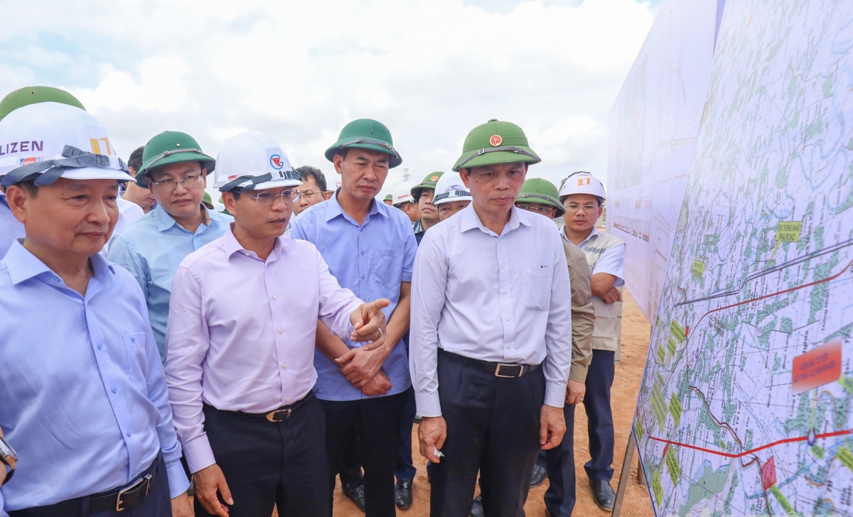Bộ trưởng Bộ GTVT Nguyễn Văn Thắng yêu cầu các nhà thầu, Ban quản lý dự án khẩn trương đốc thúc tiến độ thi công dự án cao tốc Bắc - Nam đạt mốc thời gian hoàn thành đã đề ra trước đó