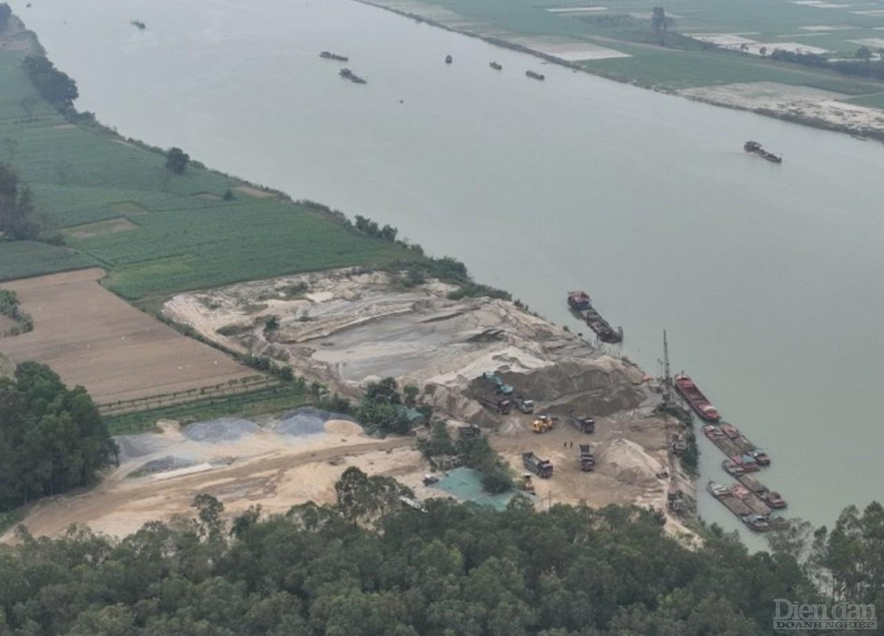Đoạn sông Lam chảy qua địa phận huyện Nam Đàn, nơi HTX Lam Sơn Đại Thành khai thác cát vượt công suất cho phép