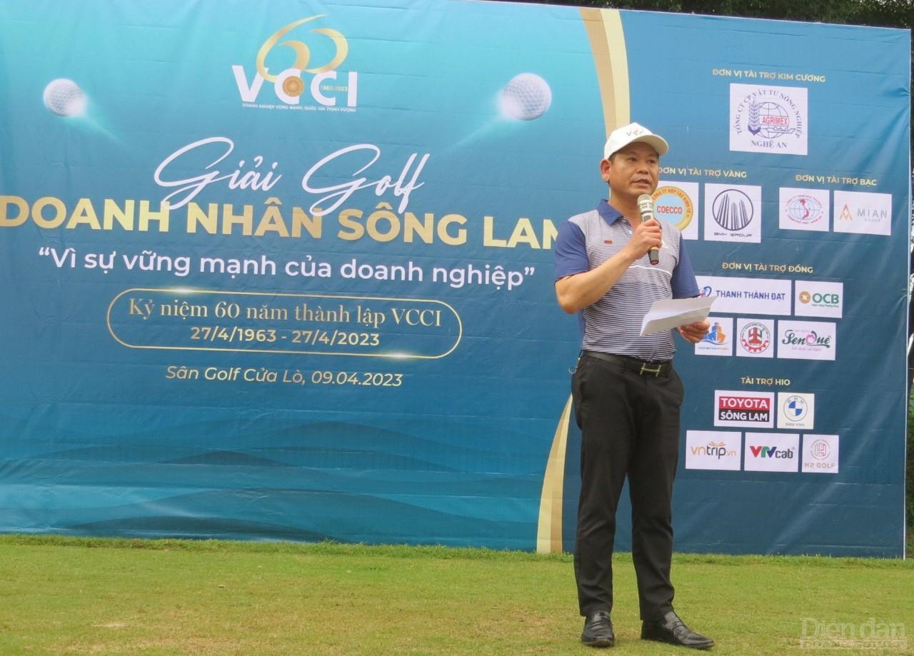 Ông Bùi Xuân Sinh - Giám đốc Chi nhánh VCCI tại Nghệ An mong rằng, qua giải golf doanh nhân Sông Lam lần tại được tổ chức ở sân Golf Cửa Lò sẽ là dịpk để kết nối, góp phần xây dựng một cộng đồng doanh nghiệp ngày càng vững mạnh