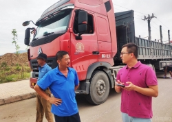 Nghệ An: Hàng trăm xe tải bị tắc do người dân chặn đường vào cảng