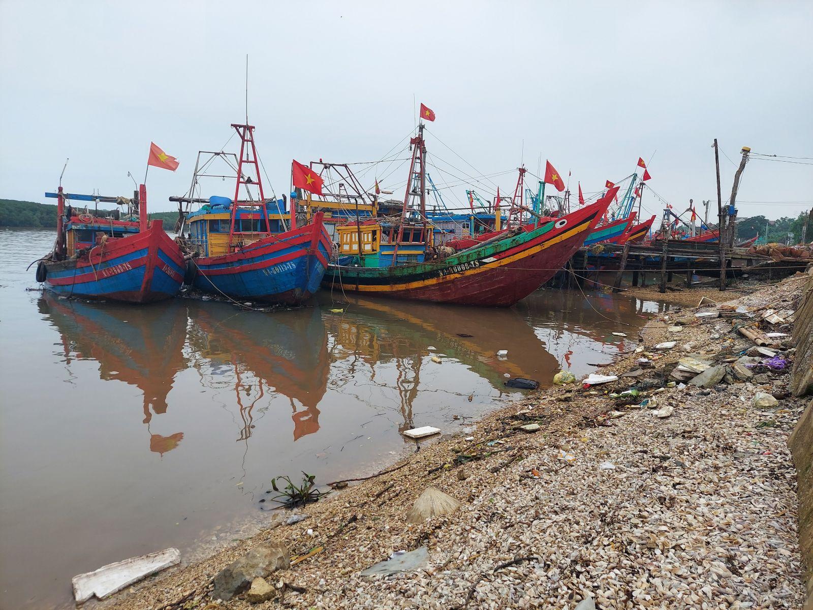 Nhiều tàu cá ở Nghệ An đang gặp không ít khó khăn trong việc vươn khơi, bám biển trong thời gian qua