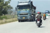 Con đường lắm “tai tiếng” ở Nghệ An: “Ngấm đòn” bởi xe tải trọng lớn?