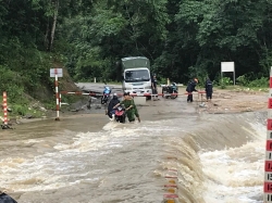 Nhiều nơi ở Nghệ An “tê liệt” vì mưa lớn kéo dài
