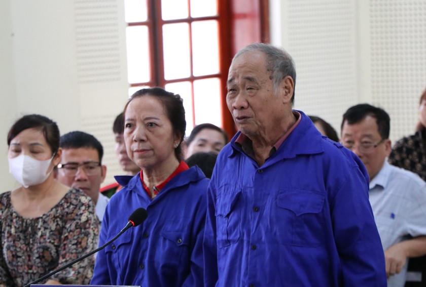 2 bị cáo Nguyễn Thị Thu và Nguyễn Đình Khang tại phiên tòa xét xử