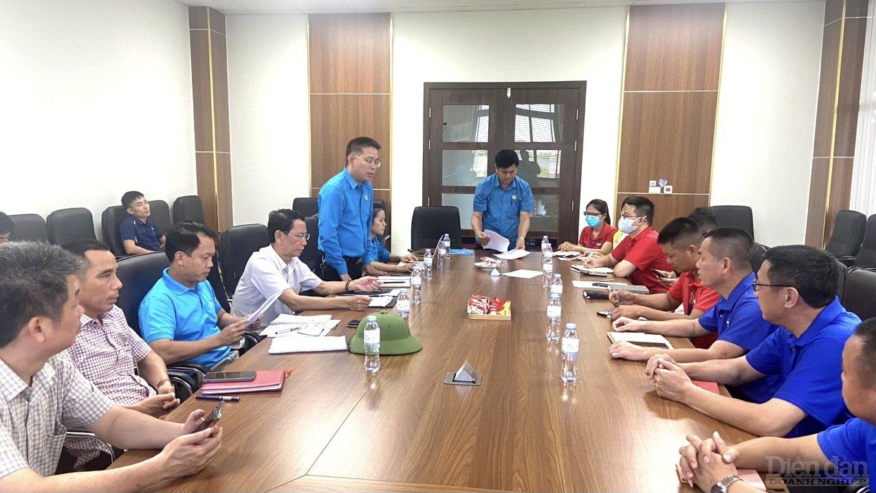 Đại diện các cơ quan, ban ngành tỉnh Nghệ An tổ chức họp bàn đưa ra các giải pháp nhằm giải quyết tình trạng hàng nghìn công nhân Công ty TNHH Viet Glory đình công xảy ra vào đầu tháng 10/2023
